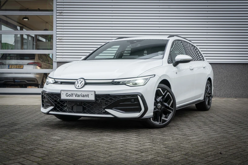 Volkswagen GOLF Variant 1.5 eTSI 116 7DSG R-Line Edition | Inclusief €2000,- inruilvoordeel | 'App-Connect' draadloze smartphone integratie | Achterbank in ongelijke delen neerklapbaar incl. middenarmsteun en doorlaadmogelijkheid | Afstandscontrolesysteem (Front Assist)