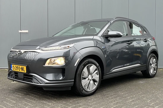 Hyundai KONA Electric EV 39 kWh 136pk Comfort | Carplay | Camera | Climate | Keyless | Navigatie | Warmtepomp | 17" Lichtmetaal | Parkeersensoren | Di