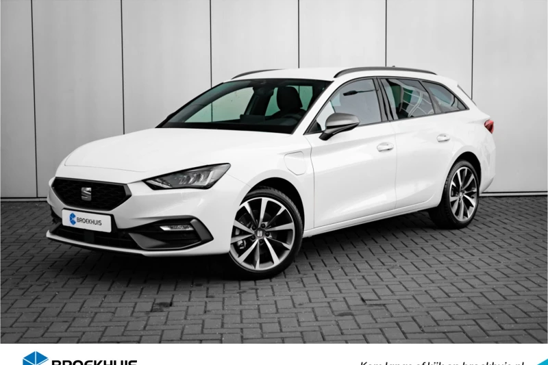 SEAT Leon Sportstourer FR PHEV First Edition | Achteruitrijcamera | Automatisch dimmende binnenspiegel | Dakhemel uitgevoerd in zwart