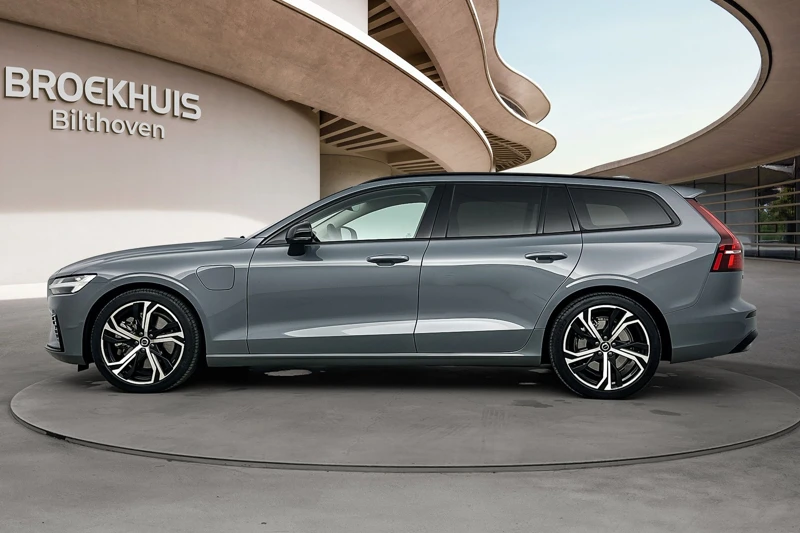 Volvo V60 2.0 T6 Plug-in hybrid AWD Plus Dark | Blis | Lederen bekleding | Stoel + Stuurverw. | PDC + Camera | Extra getint glas achter |