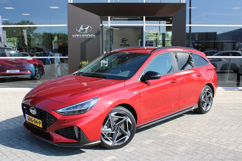 Hyundai i30 Wagon 1.5 T-GDi MHEV N Line | Afneembare trekhaak | N Line interieur | Handgeschakeld | Elektrisch bedienbare voorstoel | Cruise | Achteruitrijcamera | Airco (automatisch) | Apple Carplay/Android Auto