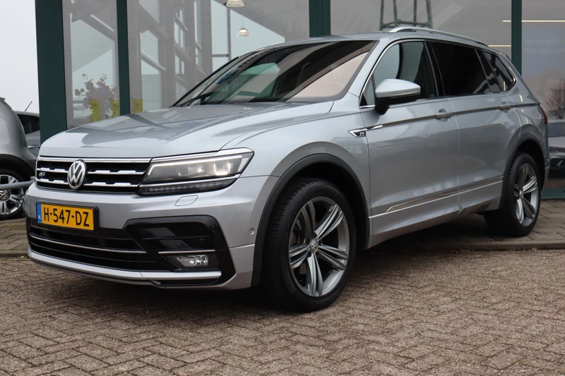 Volkswagen Tiguan Allspace 1.5 TSI Highline Business R | Stoelverwarming | Apple Carplay/Android Auto | Navigatie |