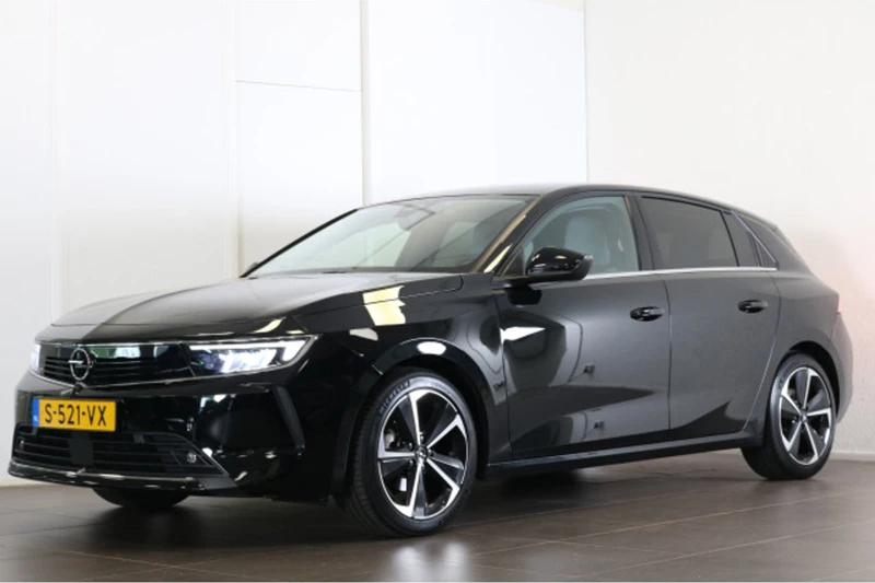 Opel Astra 1.2 Level 3 130pk | Camera | Navi | Ad. Cruise control | AGR Stoelen | DAB | PDC V+A | Keyless entry  | LMV 17" |