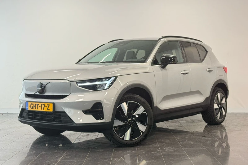 Volvo XC40 Single Motor Extended Range Plus 82 kWh | Trekhaak | Extra getint glas | Achteruitrijcamera | Apple Carplay/Android Auto|telefoonintegratie premium | Cruise control adaptief met Stop&Go en stuurhulp