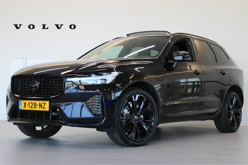 Volvo XC60 T6 350PK AWD Ultra Black Edition | Luchtvering | 360º view | HUD | HK Audio | Adapt LED