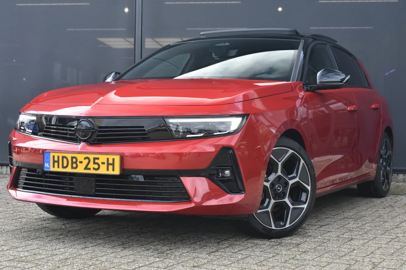 Opel Astra 1.2 Turbo Hybrid Ultimate DEMO-DEAL! | Schuif-/Kanteldak | Alcantara | 360 Camera | Adaptive Cruise | Stuur/Stoelverwarming | LE | Afwijkende dakkleur | Alcantara bekleding | Apple Carplay/Android Auto|telefoonintegratie premium