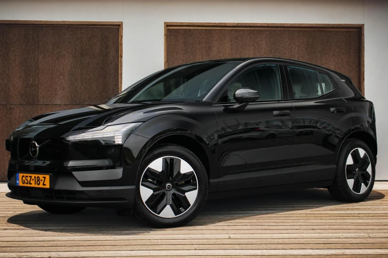 Volvo EX30 Single Motor Plus 51 kWh | Climate Pack | BLIS | Stuur/Stoelverwarming | Harman/Kardon | Climate Pack | BLIS | Stuur/Stoelverwarming | Harman/Kardon