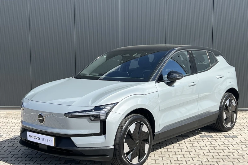 Volvo EX30 Single Motor Extended Range Plus 69 kWh | Achteruitrij Camera | Apple Carplay/Android Auto | Stoel en Stuurwiel verwarming | Harman Kardon | Elektrische Laadklep |