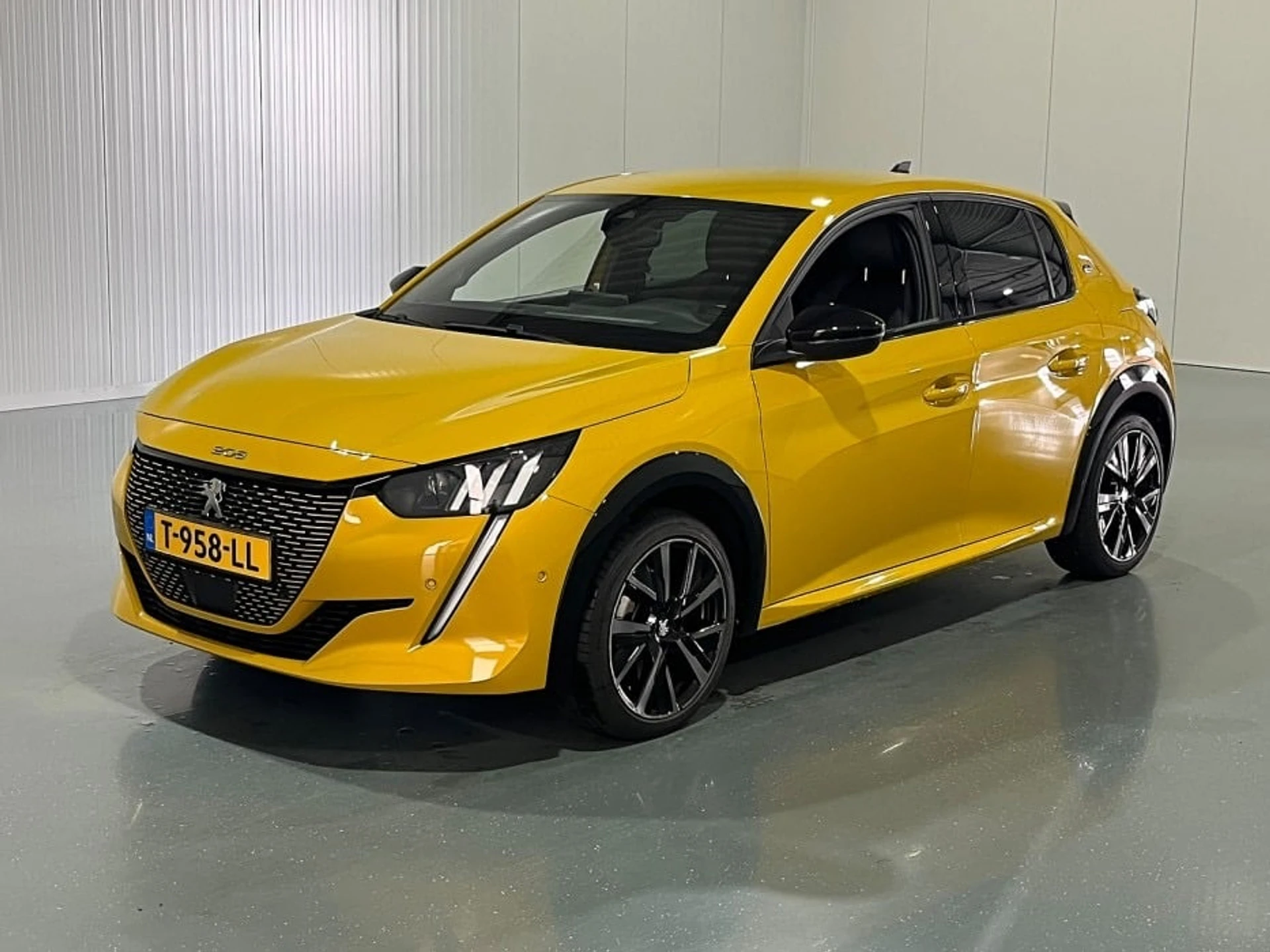 Peugeot e-208