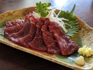 馬刺しの人気お取り寄せおすすめ16選♪馬肉の甘みとさっぱり脂に舌鼓を！のサムネイル画像