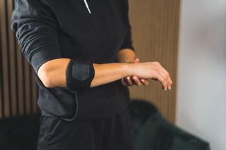 肘サポーターのおすすめ人気25品（2025年）。仕事向き/スポーツ用/医療用などの逸品を紹介のサムネイル画像