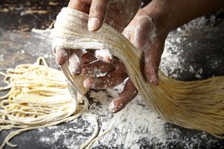 お取り寄せ可能な麺類18品！うどん・そば・そうめん・ラーメン・パスタなど種類別に紹介のサムネイル画像