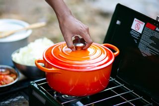 ホーロー鍋おすすめ人気の18品！日本製や揚げ物用など通販でおすすめの逸品をのサムネイル画像