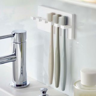 歯ブラシスタンドのおすすめ人気25品。おしゃれ/珪藻土製/ステンレス製/マグネット式などの逸品をご紹介のサムネイル画像