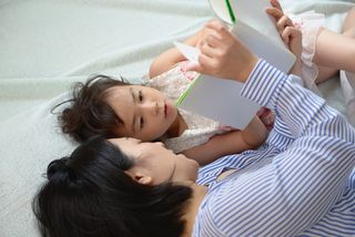 寝かしつけ絵本おすすめ人気16品！赤ちゃん(0歳・1歳)や幼児のへのおすすめ集のサムネイル画像