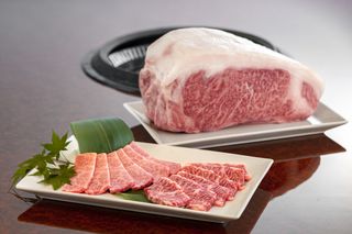 ふるさと納税のお肉おすすめ人気16品。こま切れ肉から高級ステーキ、定期便までおすすめ返礼品まとめのサムネイル画像