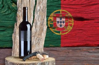 ポルトガルワインおすすめの15品！お取り寄せ通販で人気の白/赤を楽しむのサムネイル画像