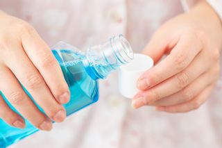 マウスウォッシュのおすすめ25品！口臭・虫歯・ホワイトニング｜目的別に人気アイテムを紹介のサムネイル画像