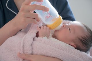 おすすめのおくるみ17品（2025年）。夏用/冬用/年中使える人気のこだわり品で赤ちゃんをつつむのサムネイル画像