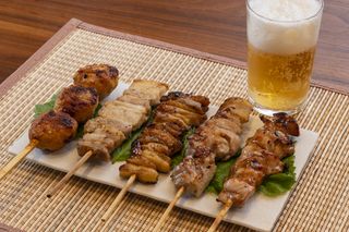 人気のつまみ焼き鳥をお取り寄せ！絶品おすすめ15品のサムネイル画像