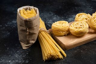 ふるさと納税のおすすめパスタ17品。乾麺/生パスタ/フェットチーネ/ペンネなど人気の返礼品をご紹介のサムネイル画像