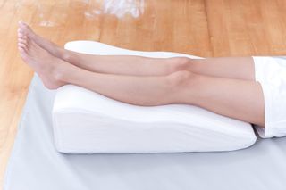 足枕のおすすめ人気16品。むくみや腰痛でお悩みの方にもおすすめな使い心地のよいアイテムをご紹介のサムネイル画像