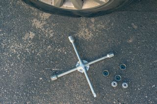 クロスレンチのおすすめ人気22品（2025年）。折りたたみ/薄口/早回しタイプなどタイヤ交換にぴったりな逸品を解説のサムネイル画像