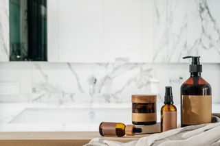 菜々緒さんの愛用する化粧品・コスメ・スキンケアアイテムまとめ(2025年)のサムネイル画像