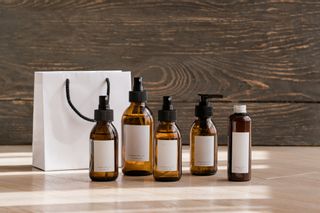 滝沢眞規子さんの愛用する化粧品・コスメ・スキンケアアイテムまとめ（2025年）のサムネイル画像