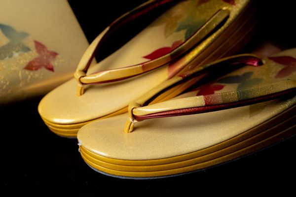 レディース向け草履のおすすめ人気16品。フォーマル/カジュアルなおしゃれ/かわいいアイテムを幅広くご紹介の画像