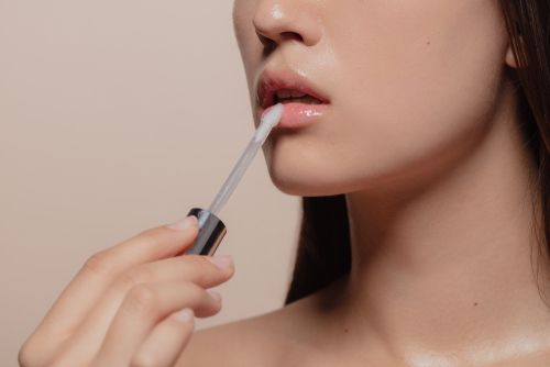 おすすめのリップ美容液27品!メイクからナイトケアまでシーン別に