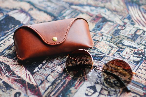 革製メガネケースのおすすめ人気17品。本革/老舗ブランド/ソフト/ハードなどのおしゃれな品をご紹介の画像