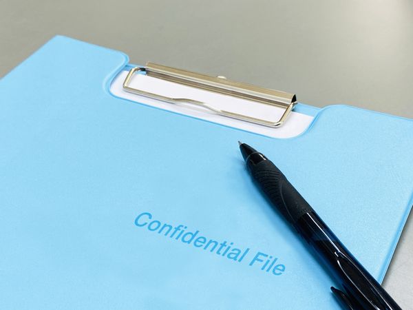 クリップファイルのおすすめ16品。A4二つ折り/A5/ビジネス用など人気アイテムを幅広く紹介の画像