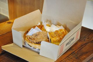 ASSORTED APPLE PIES BOX アップルパイ全4種類詰め合わせのサムネイル画像 2枚目