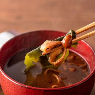 毎日だしのお味噌汁 国産なめこと岡崎赤だし味噌 (5食入り)の画像 1枚目