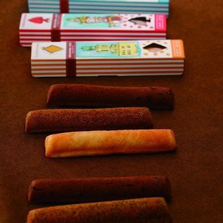 横浜三塔物語スティックケーキ 三陽物産のサムネイル画像 1枚目