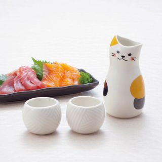 毛糸で遊ぶ三毛猫の徳利＆お猪口セットの画像 2枚目