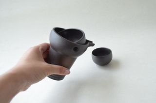 黒備前 ゆらり1合冷酒器 株式会社カクニのサムネイル画像 3枚目