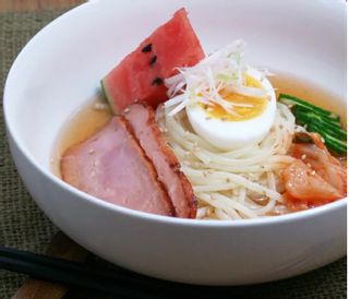 盛岡冷麺（スープ・辛味の素付） 株式会社兼平製麺所のサムネイル画像 1枚目