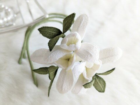 ちりめん染花　コサージュ ≪花束のコサージュ　スノードロップ≫の画像