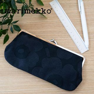 がま口ポーチ ペンケース Mini Unikko Silmalasikukkaro ブラック  Marimekko （マリメッコ）のサムネイル画像 1枚目