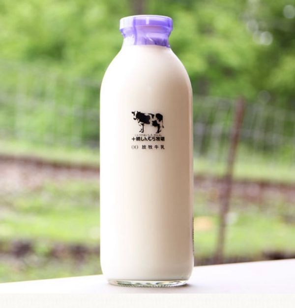 放牧牛乳の画像