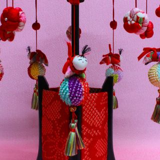 つるし雛  正絹和傘飾り（木製スタンド付） 人形の福和のサムネイル画像 2枚目