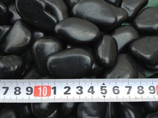 那智黒風彩光石 8分（短径22～30mm） ２０ｋｇの画像 1枚目