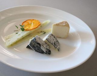 4種のオリジナルチーズセット（白味噌・竹炭・蓬・果実） 滋賀県 長浜市のサムネイル画像 3枚目