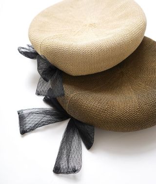 フレンチシックな装いにぴったりな麦わらベレー帽 kinarina（キナリナ）のサムネイル画像