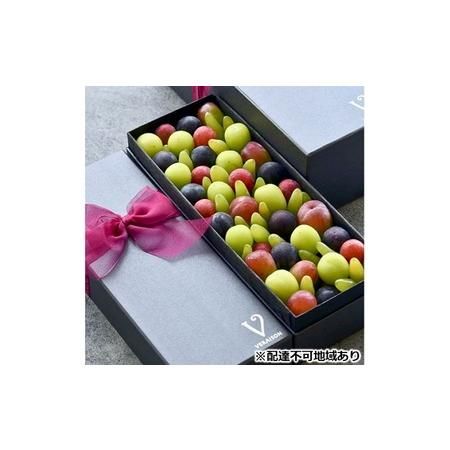 フルーツの宝石箱『ヴェレゾンブーケ』黒い貼り箱・赤いリボン 1.4kg（2房分）以上の画像