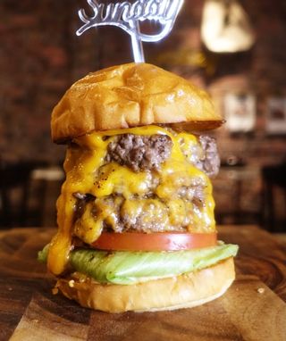 豪快!トリプルチーズバーガー(2食分)の画像 1枚目