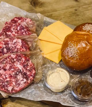 豪快!トリプルチーズバーガー(2食分)の画像 2枚目