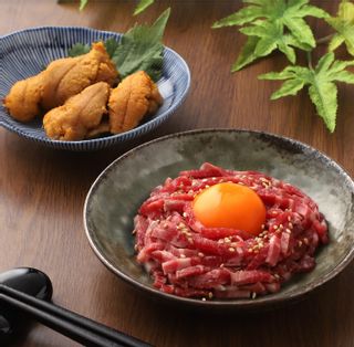 山形牛ユッケ＆うにの「う肉」 山形ミートランドのサムネイル画像 1枚目